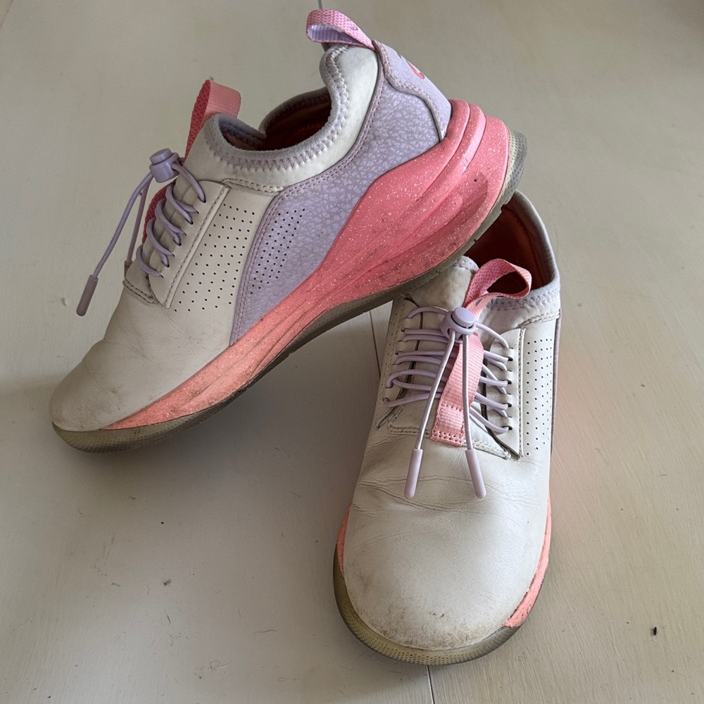 Clove Sneakers
